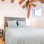 Alsacien Lumineux Dans Un Corps De Ferme Renove, Avec Balcon Sur Les Vignes, 2 Queen Et Parking Prive Apartment